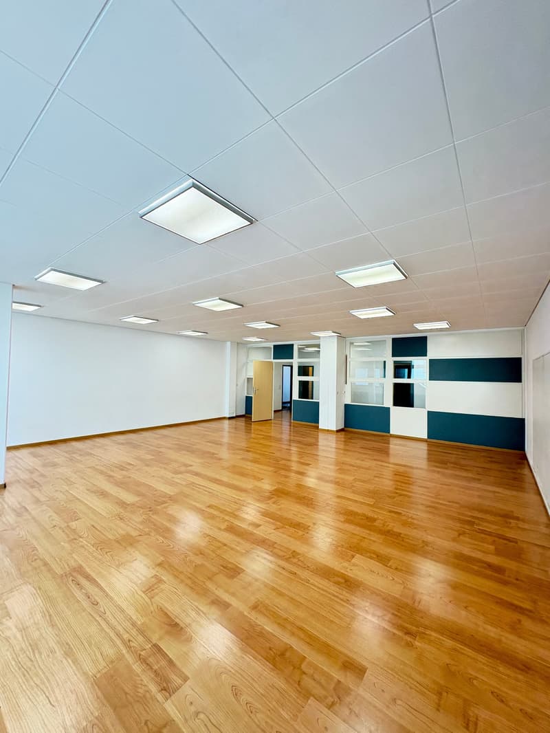 Bureaux/locaux 102-402 m², haute visibilité - La Chaux-de-Fonds (7)