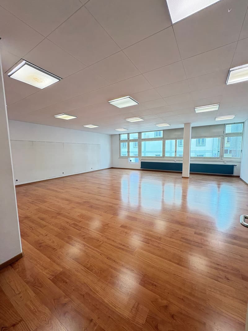 Bureaux/locaux 102-402 m², haute visibilité - La Chaux-de-Fonds (6)