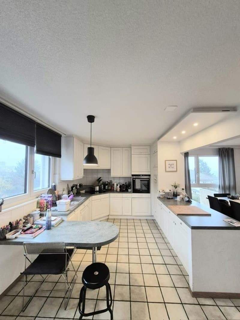 Appartement de 161 m² avec vue lac – volumes et potentiel à St-Blaise (5)