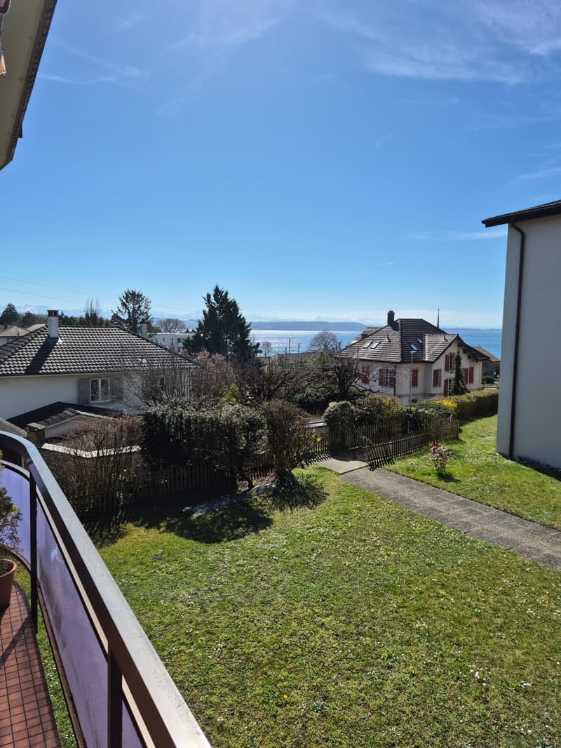 Appartement de 161 m² avec vue lac – volumes et potentiel à St-Blaise (11)