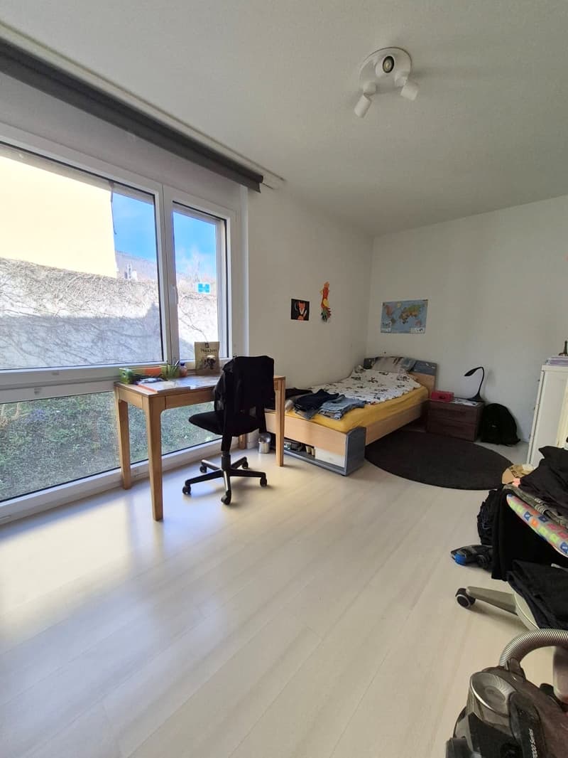 Appartement de 161 m² avec vue lac – volumes et potentiel à St-Blaise (8)