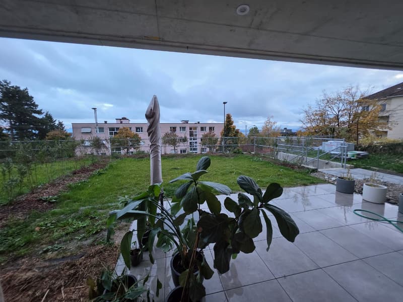 Un jardin comme une villa. Le confort d'un appartement neuf. (10)