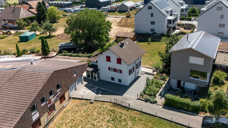 4.5-Zimmer-Einfamilienhaus mit Doppelgarage in Oberbipp kaufen (1)
