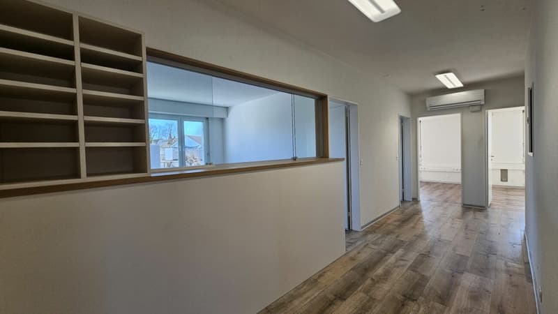 «Bestpreis-Garantie» Schön ausgebaute und praktisch unterteilte Büro- Gewerbefläche (3)