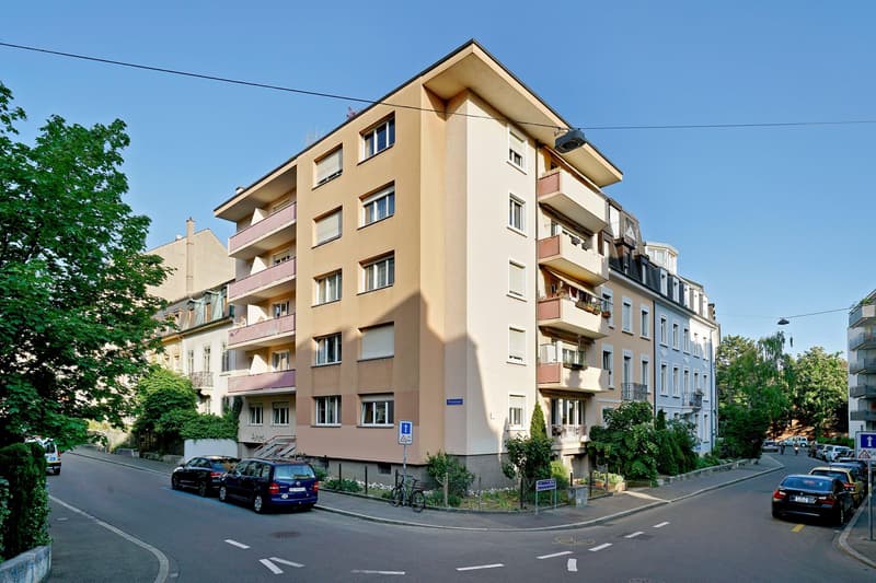 Attraktive 2.5-Zimmer-Wohnung mit Terrasse an zentraler Lage (1)