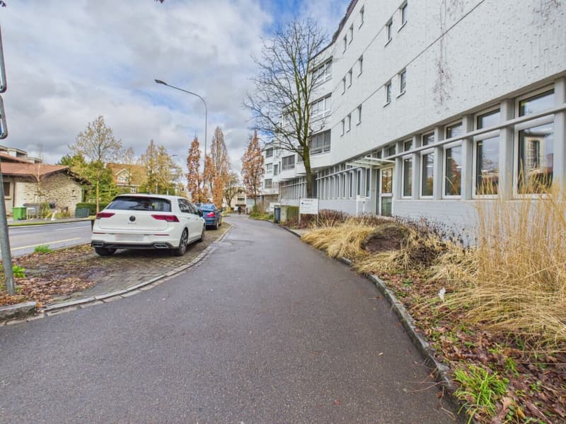 Moderner Büroplatz am Berninaplatz (8)