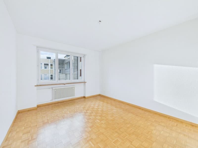 Befristete 3.5 Zimmer Wohnung in Seebach (3)
