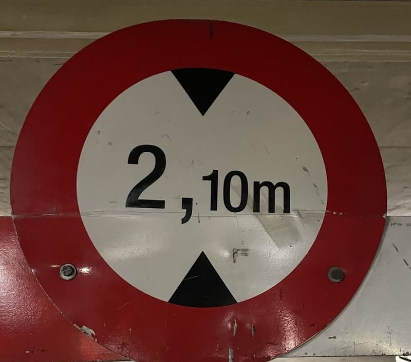 Maximale_Hoehe_Tiefgaragenparkplatz.jpg