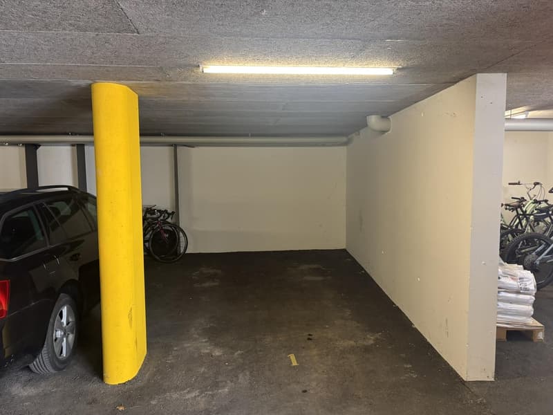 Parkplatz in der Tiefgarage zu vermieten (2)