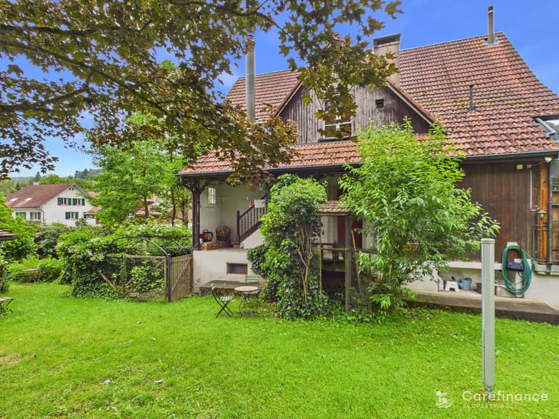 Charmantes 8-Zimmer-Zweifamilienhaus mit Gartenparadies und vielseitigen Nutzungsmöglichkeiten (3)