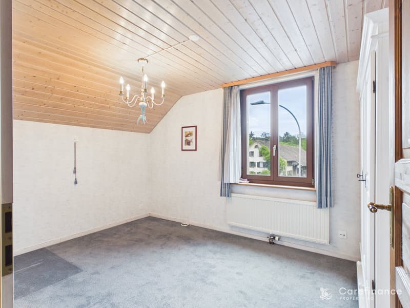 Charmantes 8-Zimmer-Zweifamilienhaus mit Gartenparadies und vielseitigen Nutzungsmöglichkeiten (6)