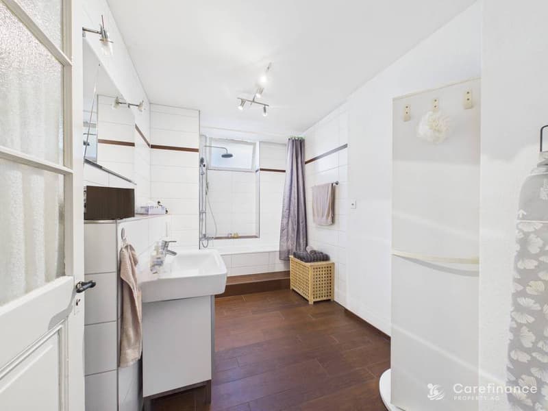 Altbau-Charme und Wohnqualität im ruhigen und familienfreundlichen Iselin-Quartier (7)