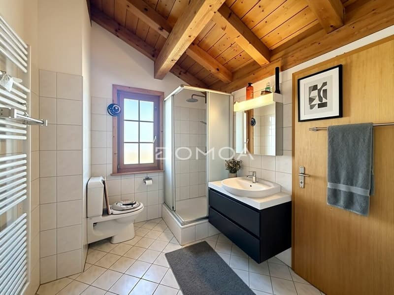 Authentique chalet avec vue dégagée et grand terrain (5)