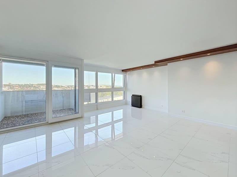 Charmant 4,5 pièces rénové avec balcon et vue sur la cathédrale (3)
