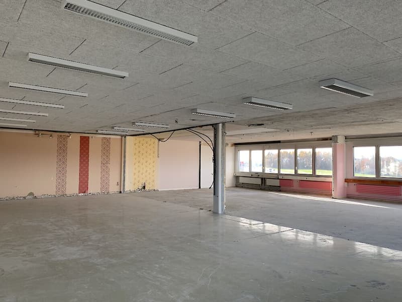 Geräumiges und helles Lokal an der Warpelstrasse in Düdingen (8)