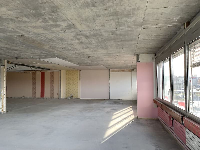 Geräumiges und helles Lokal an der Warpelstrasse in Düdingen (11)