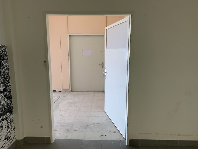 Geräumiges und helles Lokal an der Warpelstrasse in Düdingen (3)
