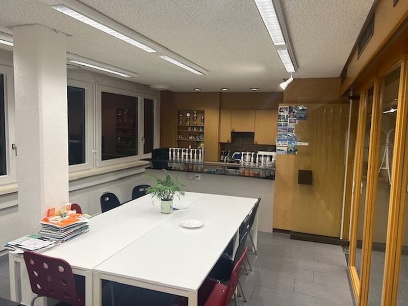 458 m² grosses Büro (in zwei oder mehr Einheiten unterteilbar) nahe des Zentrums von Fribourg (12)