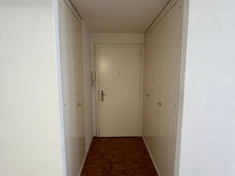 Charmante 3.5-Zimmer-Wohnung im Herzen von Stettlen (3)