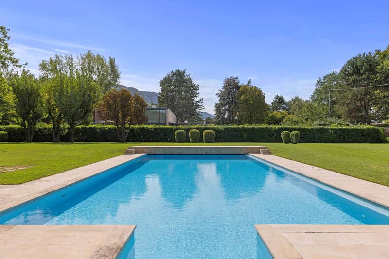 Propriété d'exception dans l'exclusif Hameau de Villette (2)