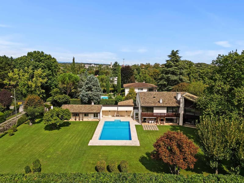 Propriété d'exception dans l'exclusif Hameau de Villette (13)