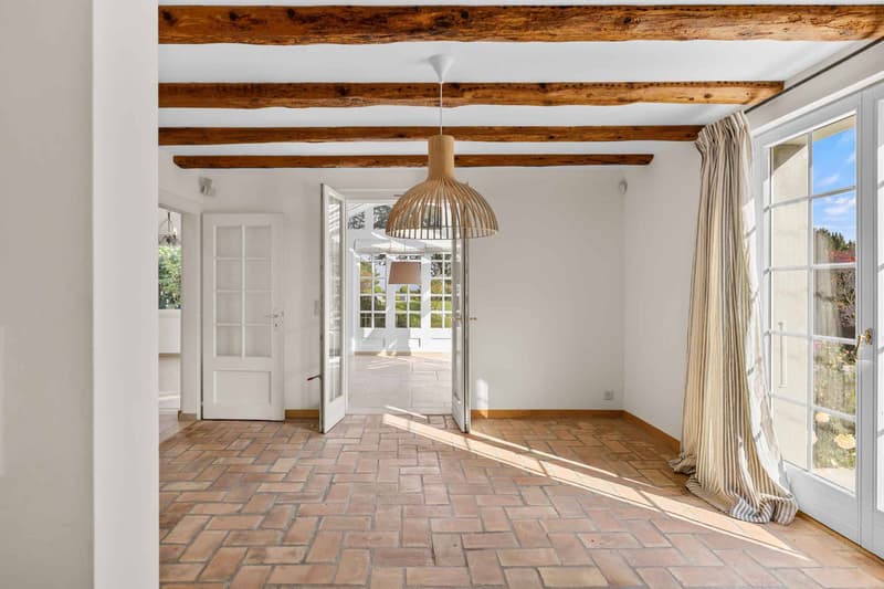 Villa indépendante avec jardin, véranda et potentiel constructible (3)