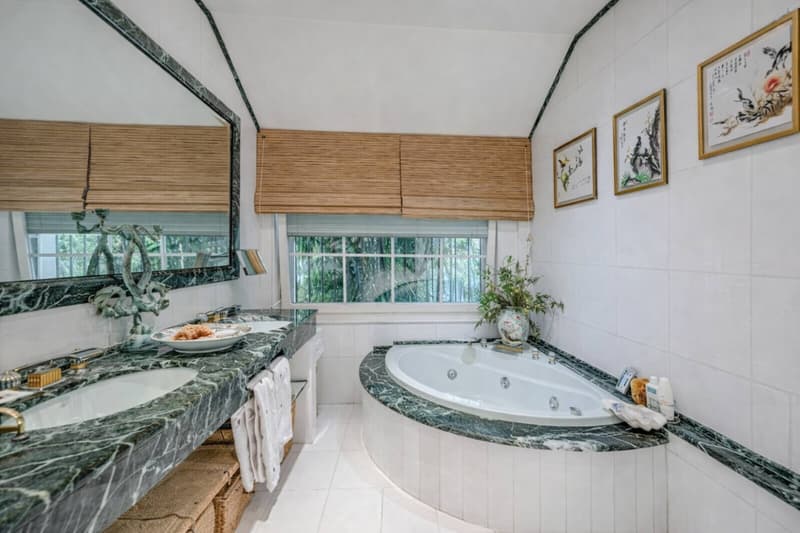 Villa familiale d'exception avec piscine et jardin enchanteur (12)