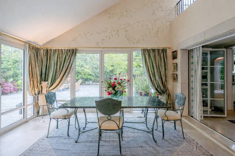 Villa familiale d'exception avec piscine et jardin enchanteur (6)