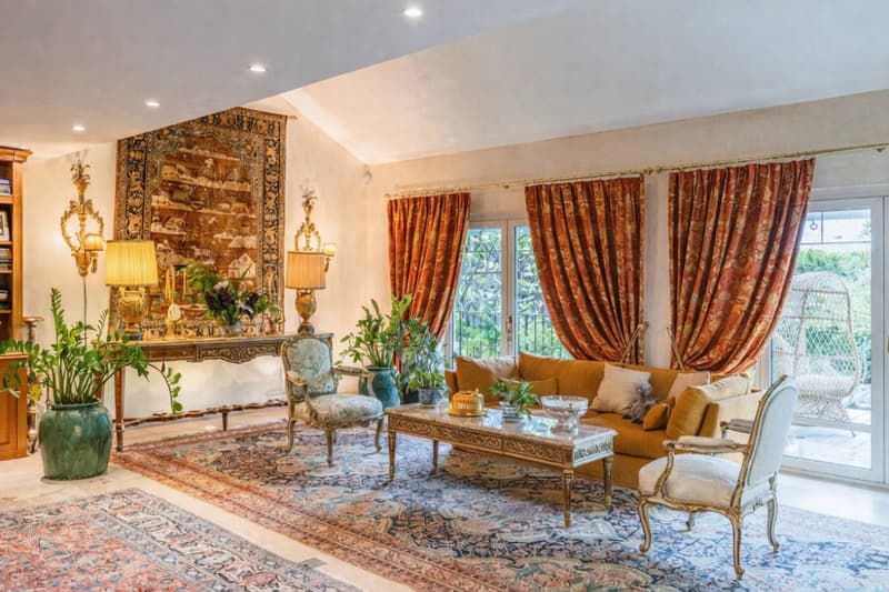 Villa familiale d'exception avec piscine et jardin enchanteur (5)