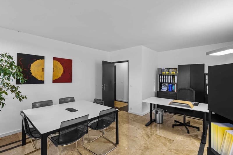 Bureau idéalement situé : 98 m² avec place de parc incluse (5)