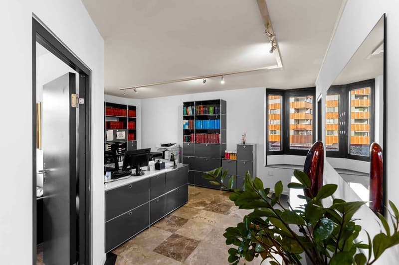Bureau idéalement situé : 98 m² avec place de parc incluse (7)