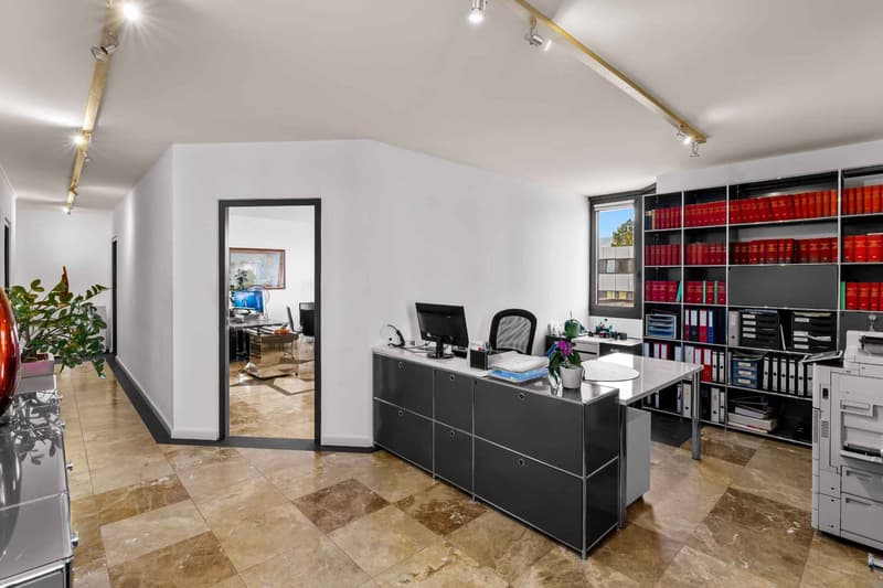 Bureau idéalement situé : 98 m² avec place de parc incluse (3)