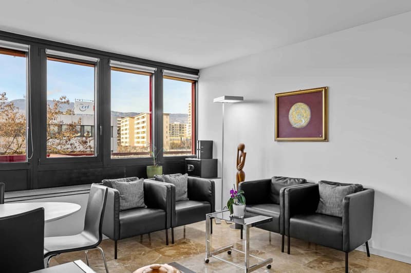 Bureau idéalement situé : 98 m² avec place de parc incluse (2)