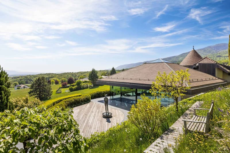 Propriété d'exception avec piscine intérieure et vue sur le lac Léman (9)