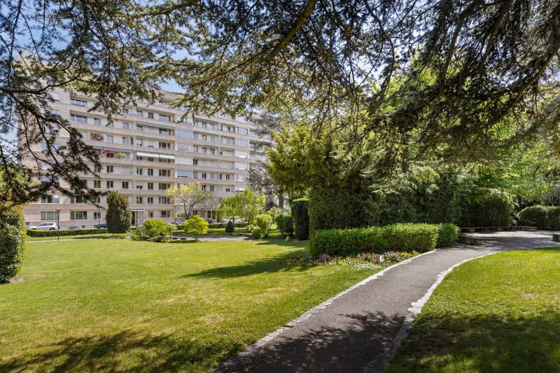 Appartement rénové dans une résidence de standing (2)