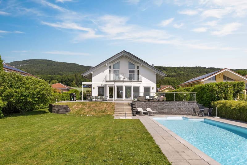 Villa moderne avec piscine et vue sur le lac, les Alpes et le Jura (1)