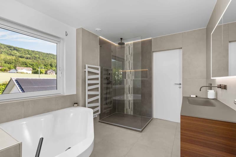 Villa moderne avec piscine et vue sur le lac, les Alpes et le Jura (10)