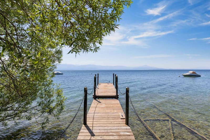 Domaine d'exception en première ligne du lac (2)