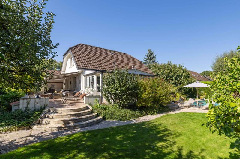 Villa individuelle de charme avec piscine et beaux volumes (12)
