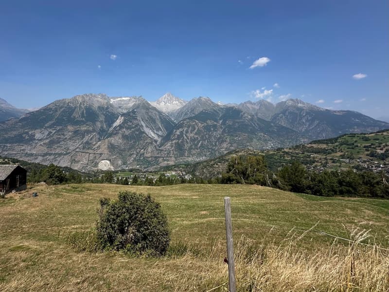 Ruhe, Natur und Aussicht - wunderschönes Chalet in Unterbäch (1)