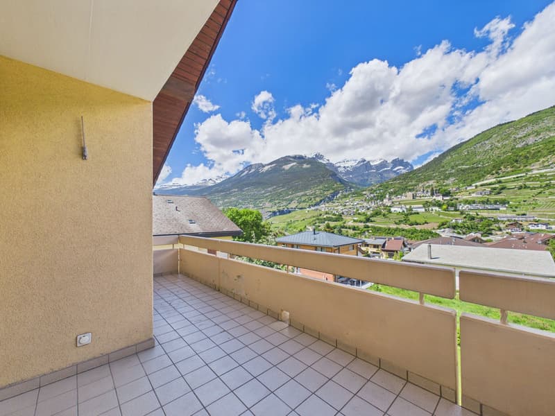 Wohnen mit Weitblick - Grosszügige 6-Zimmer-Duplex-Attikawohnung in Susten (2)