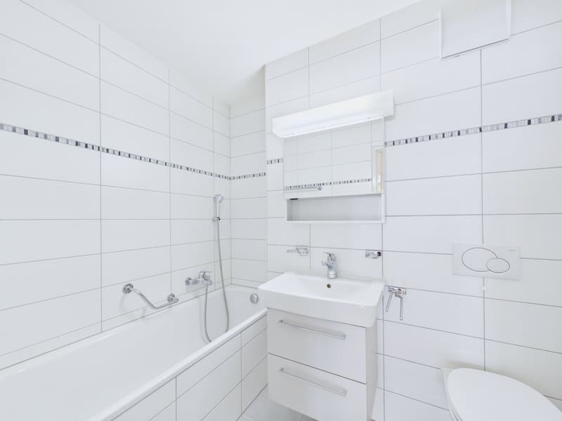 Helle und grosszügige 4.5-Zimmer-Wohnung mit Balkon im Herzen von Visp (6)