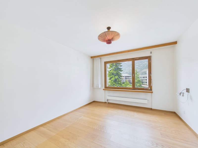 Helle und grosszügige 4.5-Zimmer-Wohnung mit Balkon im Herzen von Visp (5)