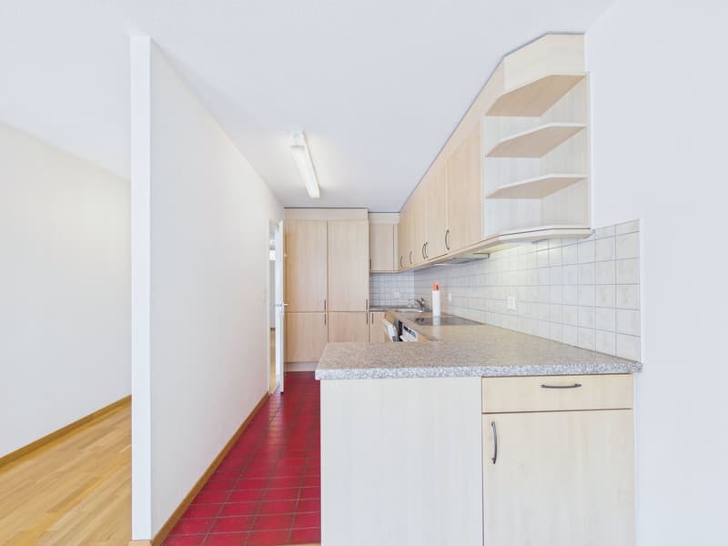 Helle und grosszügige 4.5-Zimmer-Wohnung mit Balkon im Herzen von Visp (4)