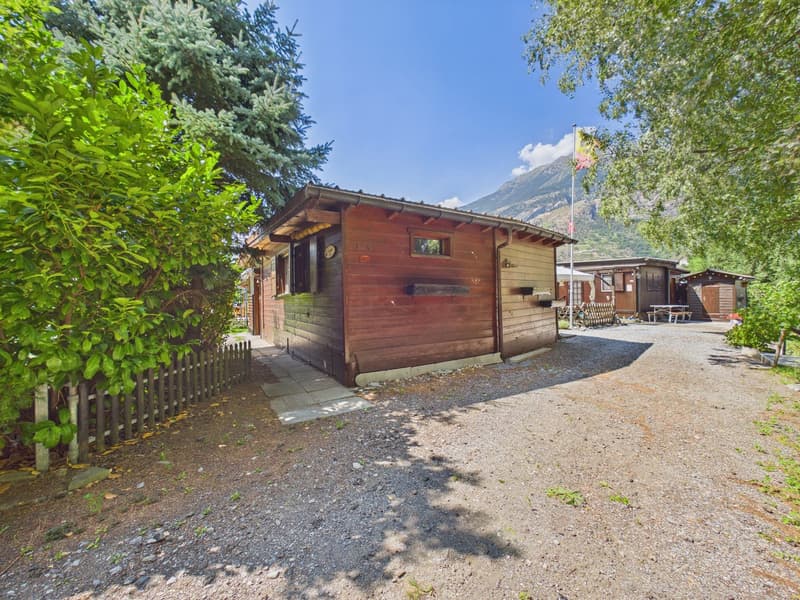 Gemütliches, winterfestes Camping-Chalet an ruhiger Bachlage (2)