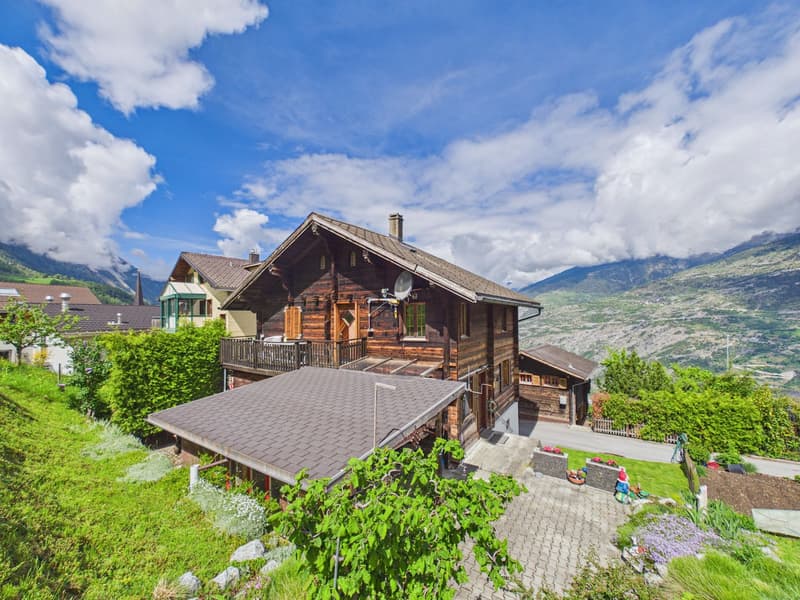 Charmantes Chalet mit Bauland und grosser Sommer-Loggia in Ergisch (1)