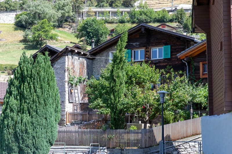 3.5-Zimmer-Wohnung in Hohtenn – Historischer Charme mit eigenem Garten (12)