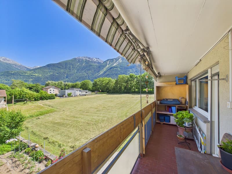 Familienfreundliche 4.5-Zimmer-Wohnung mit Balkon und traumhafter Aussicht in Susten (8)