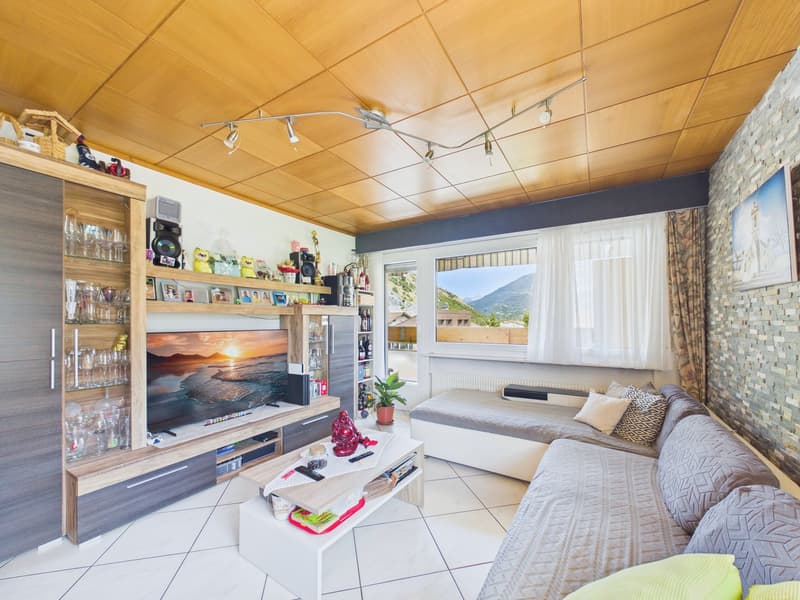 Familienfreundliche 4.5-Zimmer-Wohnung mit Balkon und traumhafter Aussicht in Susten (5)