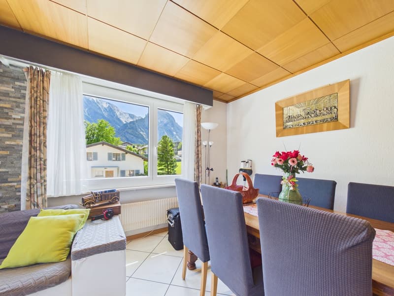Familienfreundliche 4.5-Zimmer-Wohnung mit Balkon und traumhafter Aussicht in Susten (3)